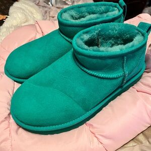 Women’s micro Ugg Boots Sz 9 new